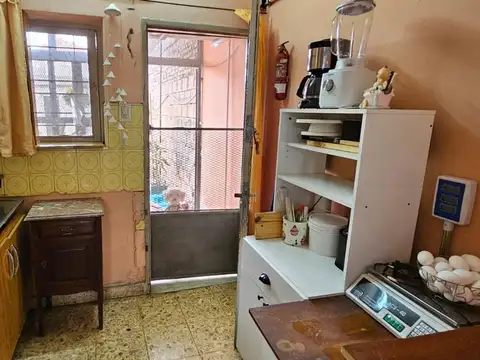 VENTA - CASA 3 DORMITORIOS PATIO VERDE Y COCHERA - BARRIO ALBERDI