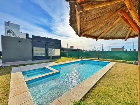 VENTA - Casa 2 dormitorios Roldan