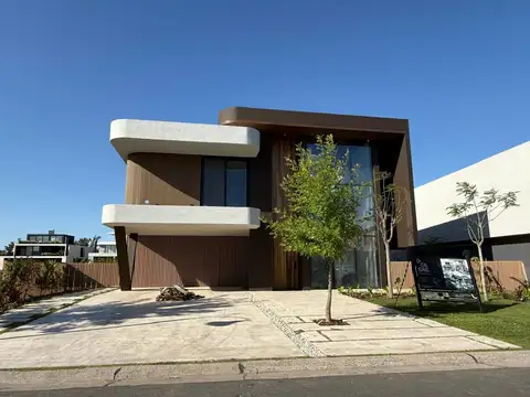 Casa al agua en venta en EL YACHT Nordelta