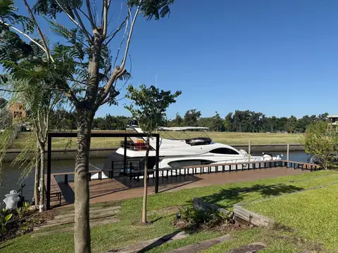 Casa en venta /alquiler al rio y muelle propio en barrio El Yacht, Nordelta, Tigre