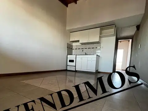 DEPARTAMENTO DOS AMBIENTES AL FRENTE EN VENTA CON PATIO