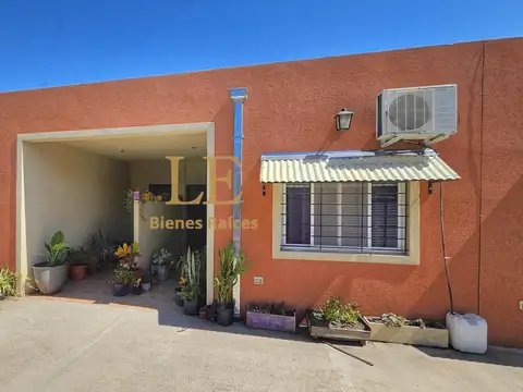 Casa en Venta con 3 cocheras