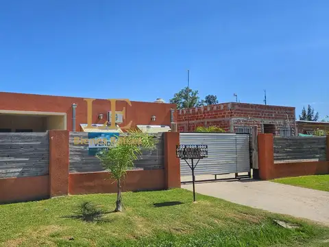 Casa 4 ambientes con 3 baños