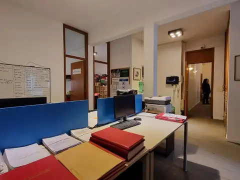 Oficina 7 ambientes con 1 baño