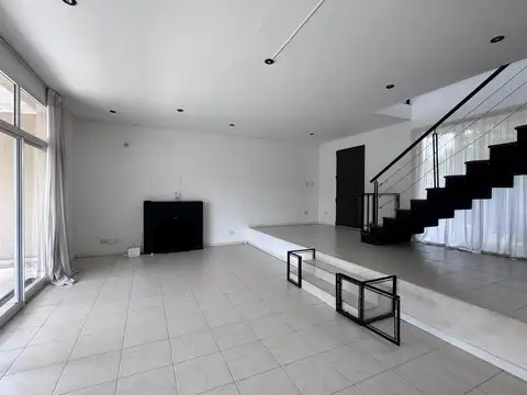 OPORTUNIDAD Casa en venta 3 dormitorios lote en esquina en Sauces Nordelta