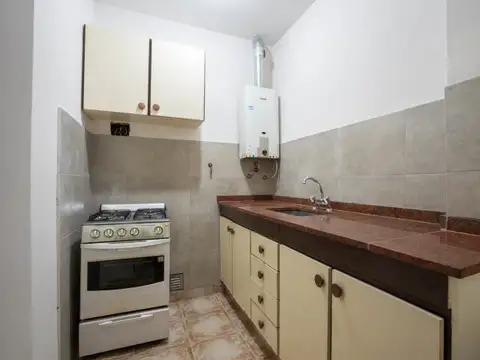 Humberto Primero al 2400 , Piso 0
