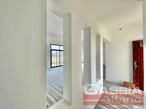 Casa 4 ambientes con 2 baños