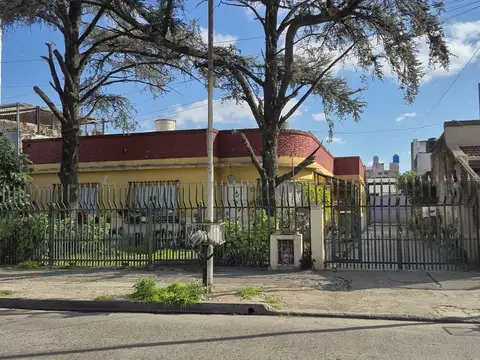 CASA A RECICLAR CIUDADELA 800 METROS CUADRADOS