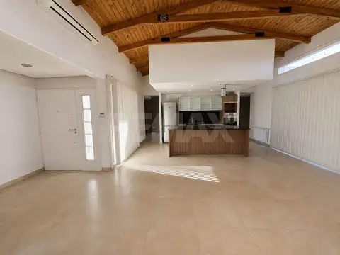 Casa 6 ambientes con 2 baños