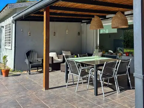 Casa 5 ambientes con 3 baños
