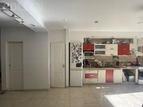 Venta casa de 3 amb   departamento de 2 amb en Munro