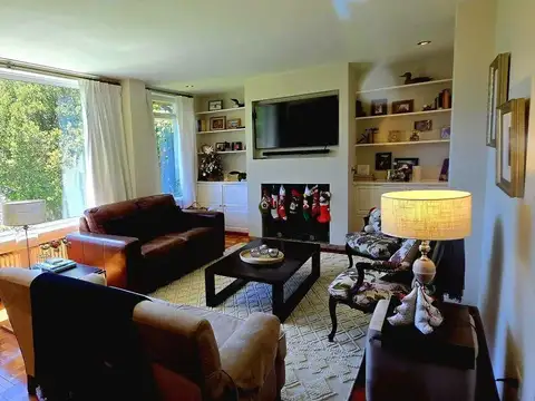 Casa en venta en el Centro de San Carlos de Bariloche - 3 dormitorios   departamento independiente