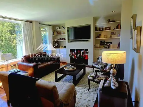 Casa en venta en el Centro de San Carlos de Bariloche - 3 dormitorios   departamento independiente