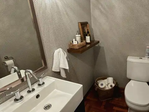 Casa 5 ambientes con 4 baños