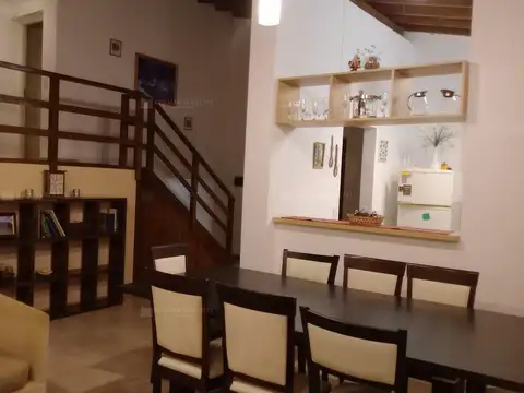 Casa en Alquiler Temporal con 1 cochera