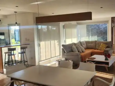 Casa en Venta en Countries y Barrios Cerrados en Ezeiza, USD 299.000