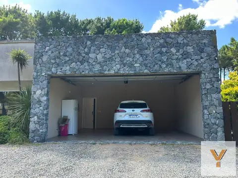 Casa 8 ambientes con 5 baños