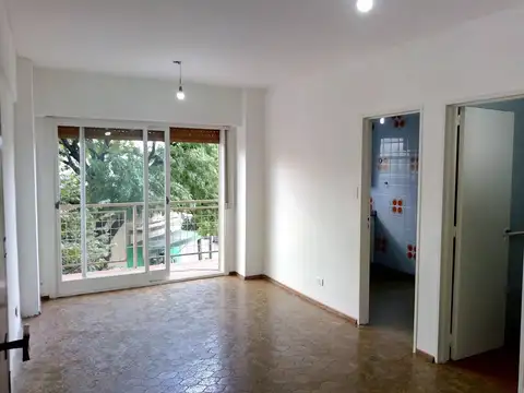 Departamento al frente con balcon