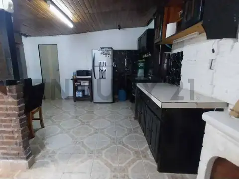 Casa 8 ambientes con 1 baño