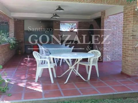 Casa en Venta con 2 cocheras