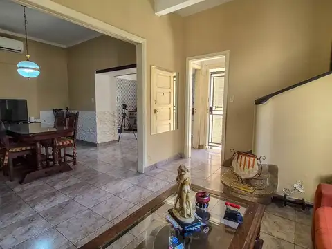 Casa en Venta con 3 cocheras