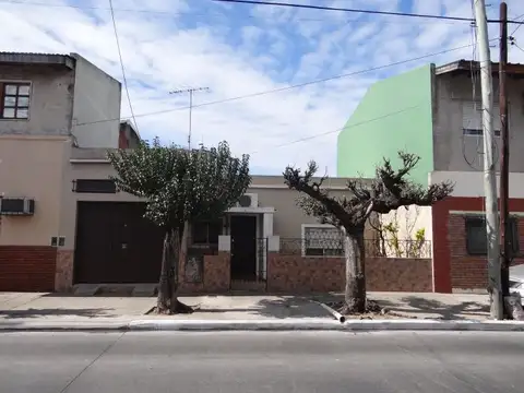 Venta .Casa 3 amb con garage ,en planta baja , lote propio.Lomas del mirador