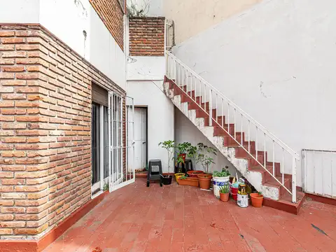 VENTA CASA 4 AMBIENTES C/ PATIO/ TERRAZA Y COCHERA