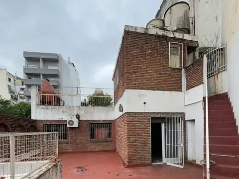 VENTA CASA 4 AMBIENTES C/ PATIO/ TERRAZA Y COCHERA