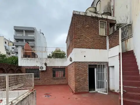 VENTA CASA 4 AMBIENTES C/ PATIO/ TERRAZA Y COCHERA