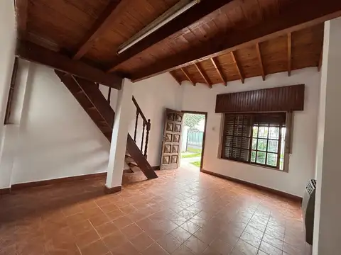 Casa en Alquiler con 1 cochera