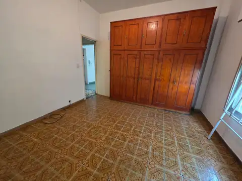 En Venta en Martin Coronado Amplia Casa Al Fondo de 3 Ambientes con Patio F: 10698