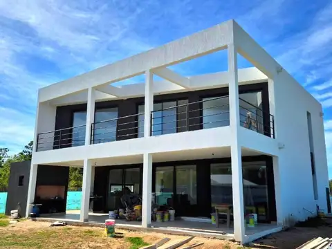 VENTA CASA 5 AMBIENTES VISTA AL AGUA PUERTOS DEL LAGO NATIVAS FINANCIA