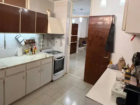 Casa 9 ambientes con 2 baños