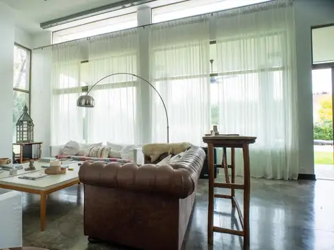 Casa 7 ambientes con 3 baños