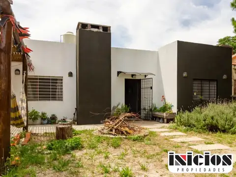 Construcción minimalista con amplios ambientes - C560