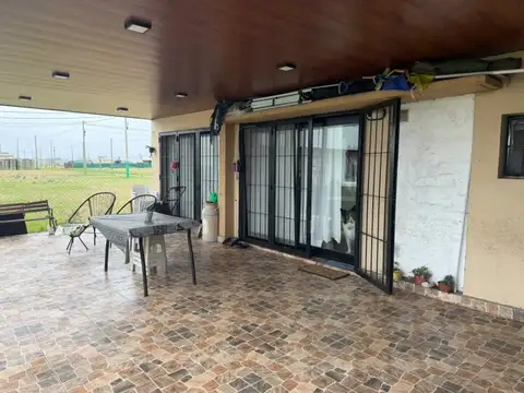 Casa en Alquiler con 1 cochera