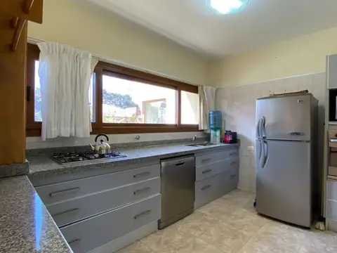 Casa en Alquiler - Zona: Lasalle / REF: 8767