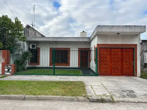 VENTA CASA 4 AMBIENTES PATIO COCHERA SAN JUSTO
