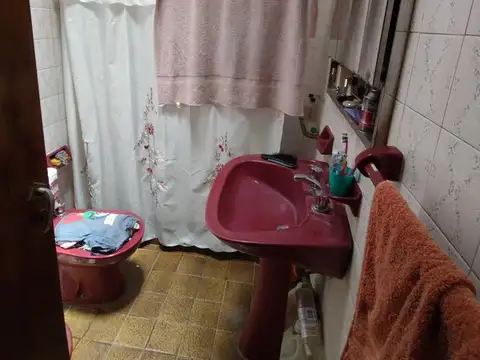 Casa 6 ambientes con 2 baños