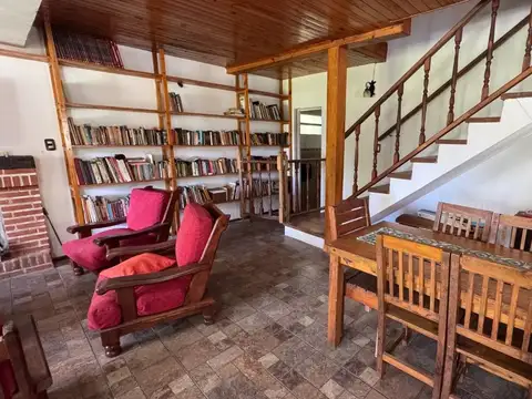Casa 5 ambientes con 2 baños