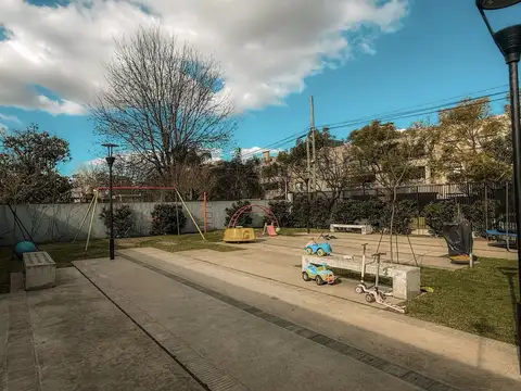 Casa en Alquiler con 2 cocheras