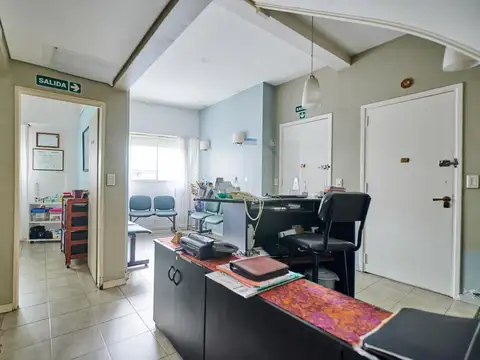 Oficina 7 ambientes con 4 baños