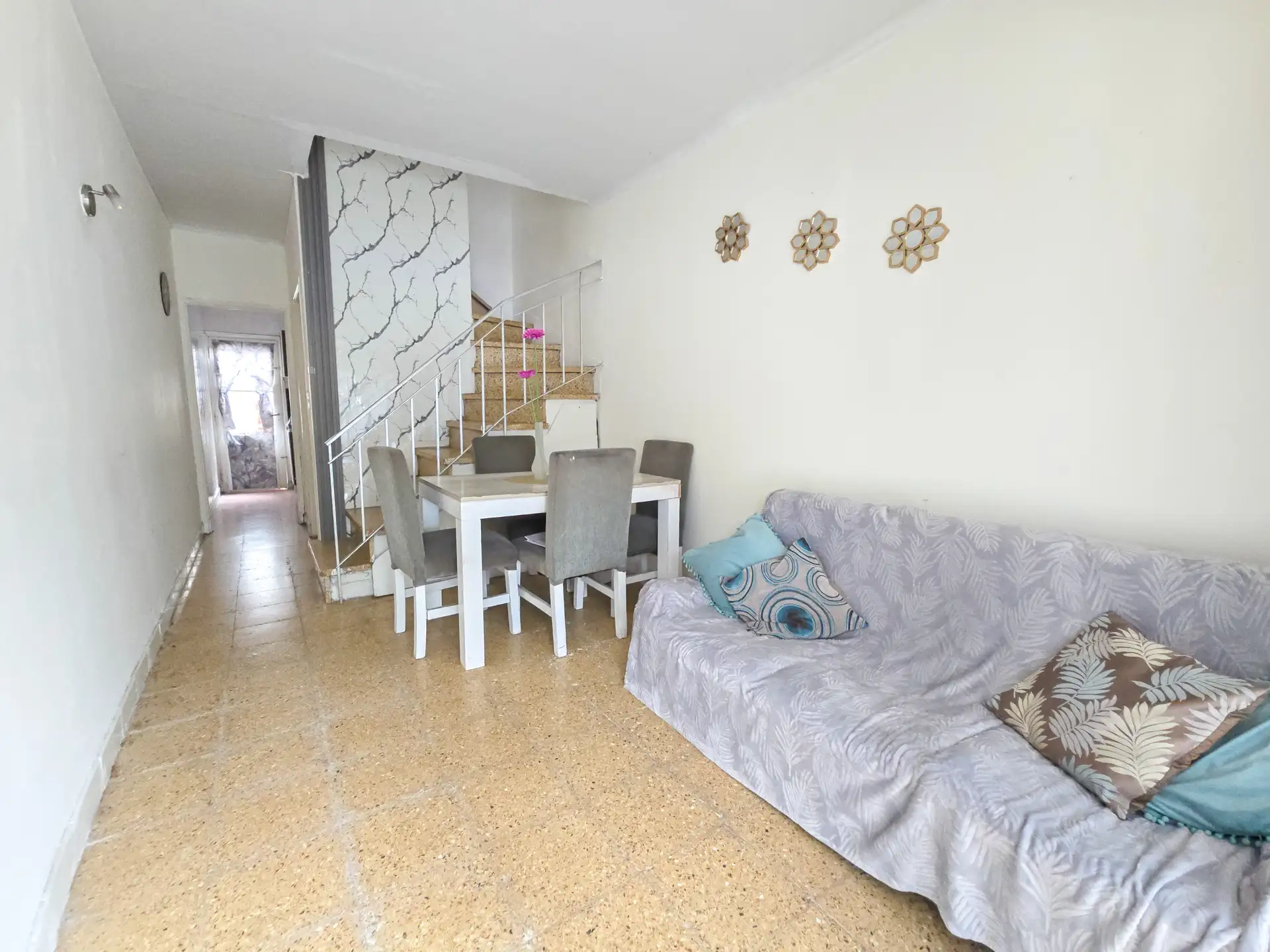 Dúplex 3 amb. con patio al frente - Apto crédito - Parque Luro