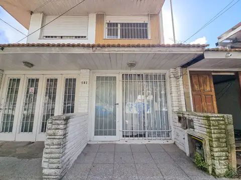 Dúplex 3 amb. con patio al frente - APTO CREDITO - Parque Luro