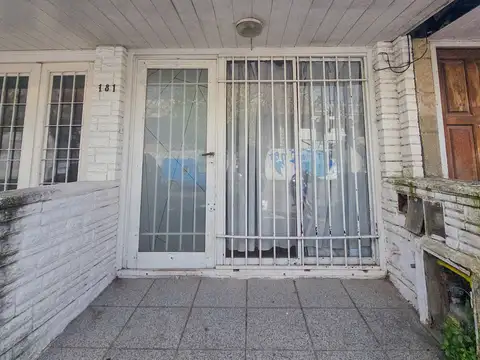Dúplex 3 amb. con patio al frente - Apto crédito - Parque Luro