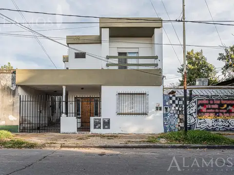 VENTA CASA EN BLOCK 4 AMBIENTES EN VILLA SARMIENTO 2 VIVIENDAS