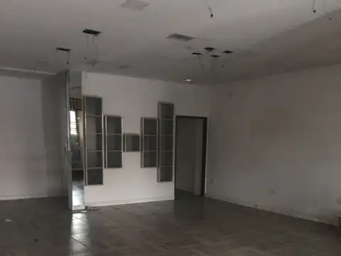 LOCAL SOBRE AVENIDA  ROLON, EXCELENTE UBICACION!