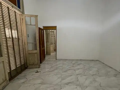 Casa 5 ambientes con 1 baño