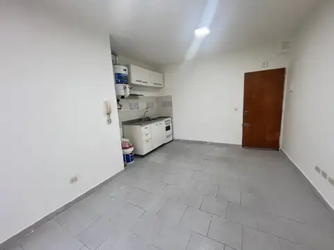 Depto Tipo Casa en Alquiler en Mataderos, $ 450.000