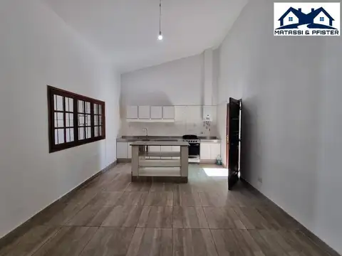 Casa 4 ambientes con 2 baños